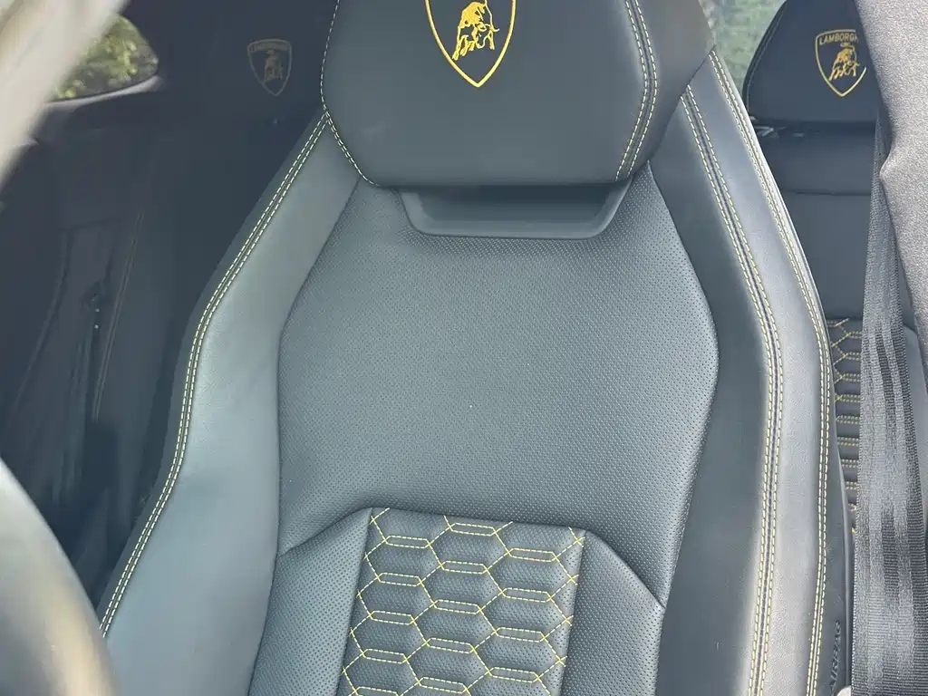 Urus 4.0 T V8