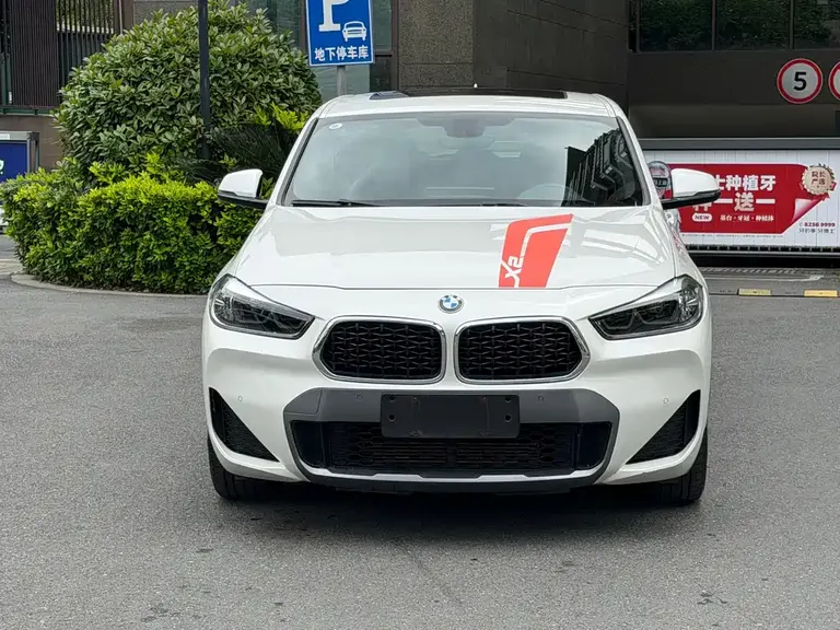 BMW X2 sDrive25 i Sharp Edge