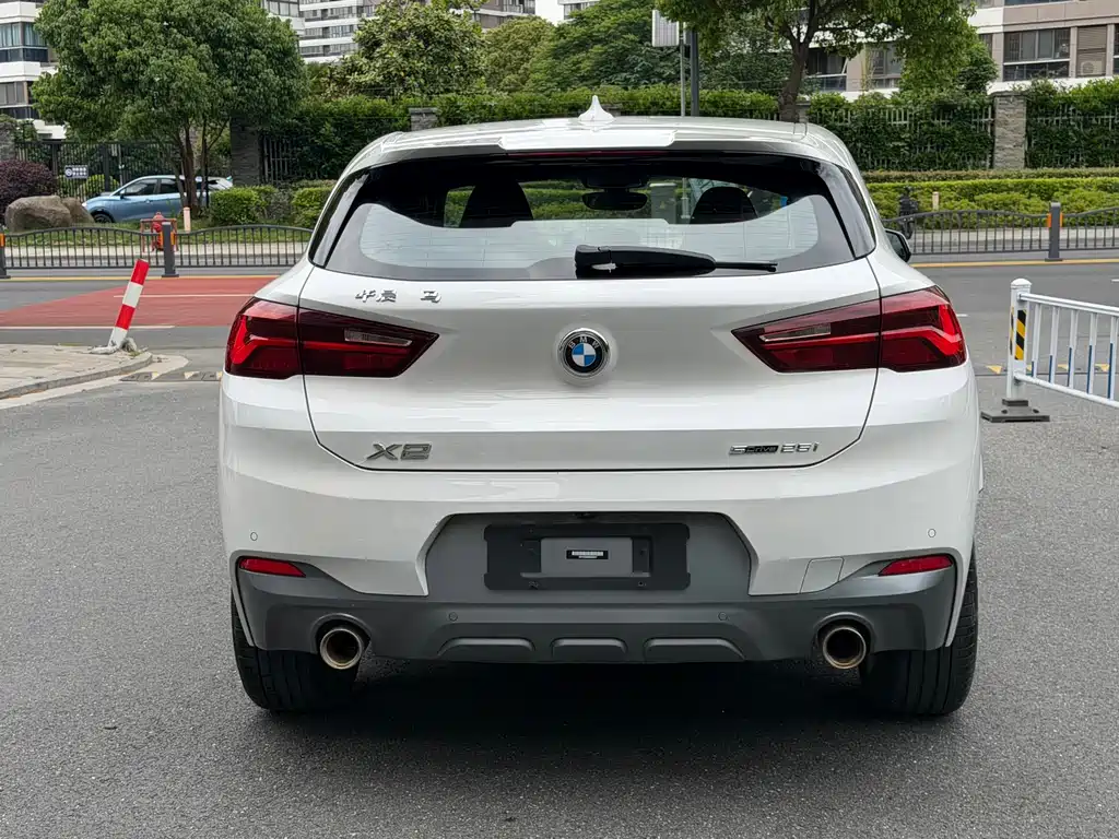 BMW X2 sDrive25 i Sharp Edge
