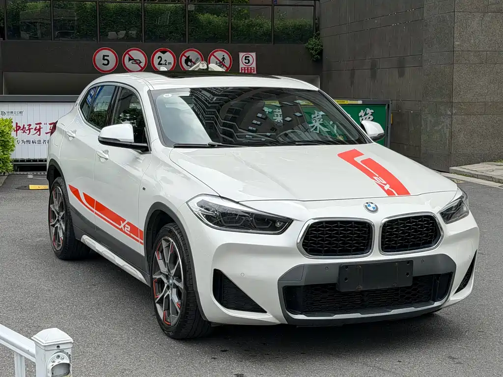 BMW X2 sDrive25 i Sharp Edge