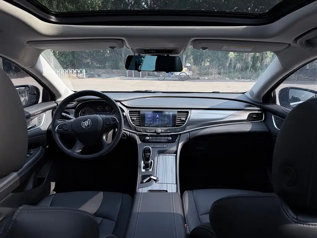 LaCrosse 652 T Luxury