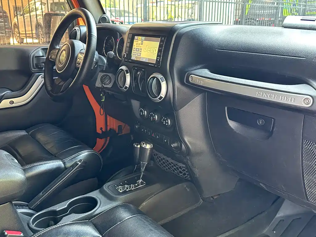 Wrangler 3.6 L Sahara 2-door