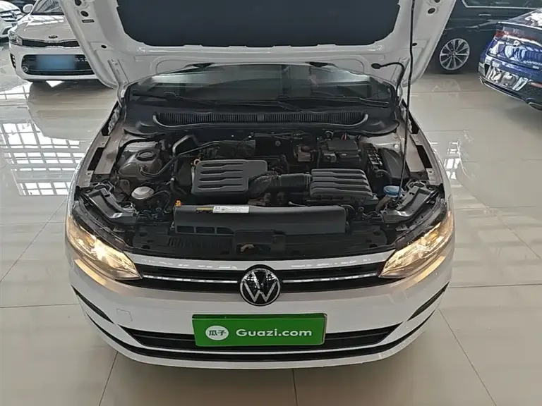 Volkswagen Polo Plus 1.5 L Auto Colorful Tech