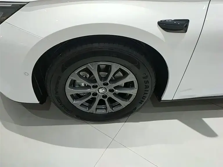BYD Qin L DM-i Smart Drive 80 KM Leading