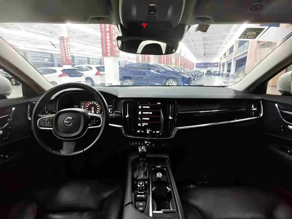 Volvo S90 T4 Smart Vision