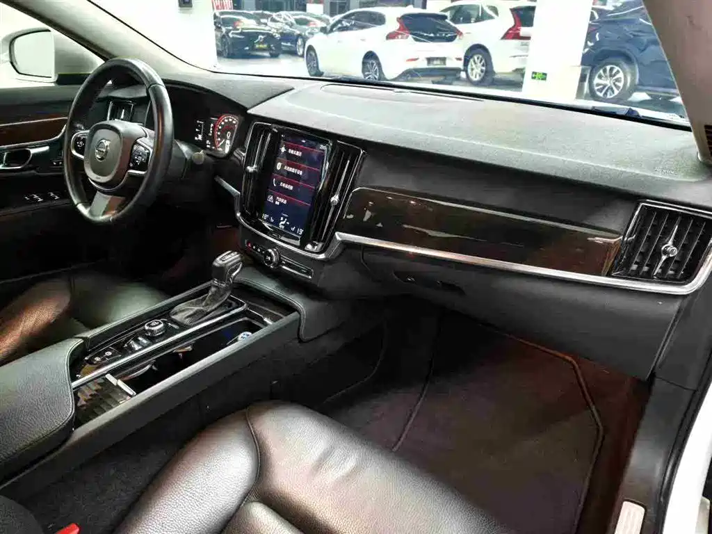 Volvo S90 T4 Smart Vision