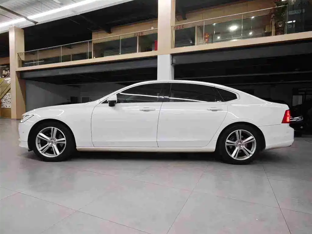 Volvo S90 T4 Smart Vision