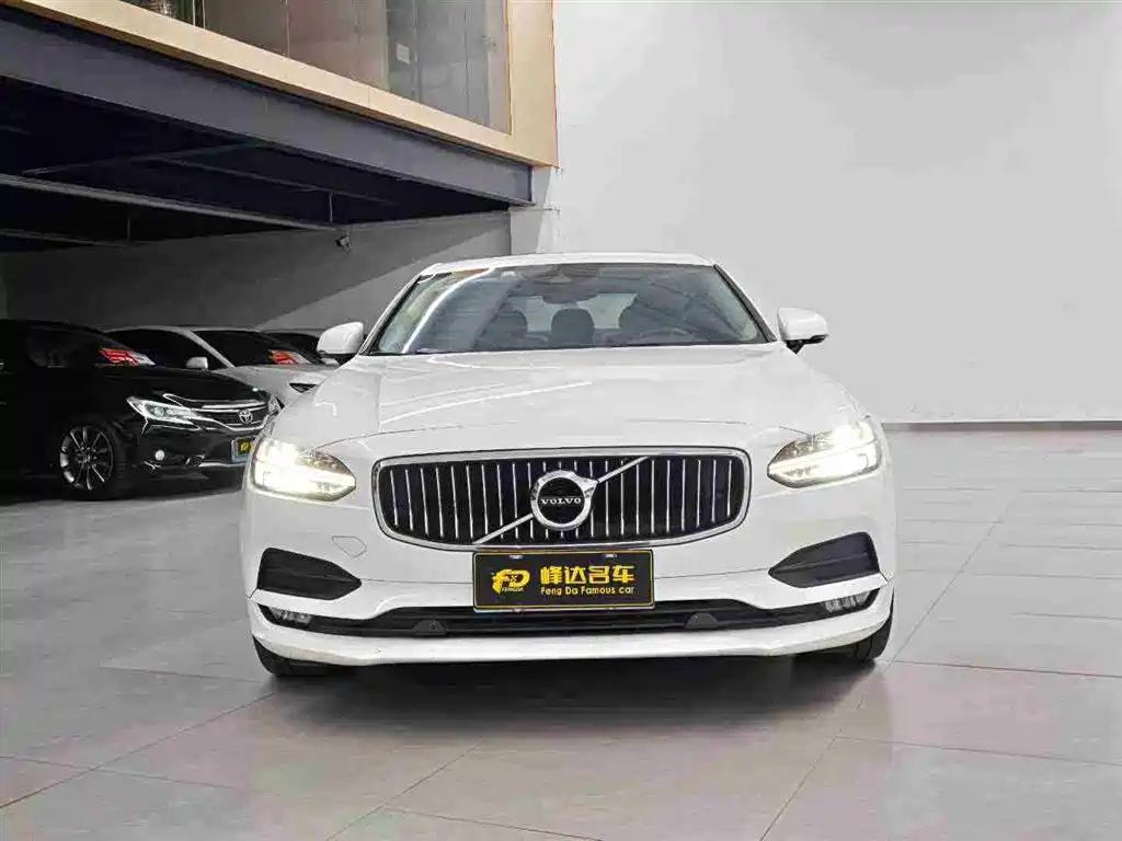 Volvo S90 T4 Smart Vision
