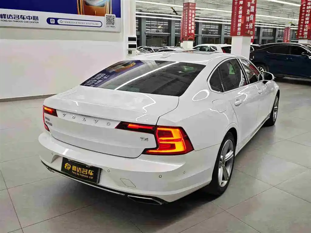 Volvo S90 T4 Smart Vision