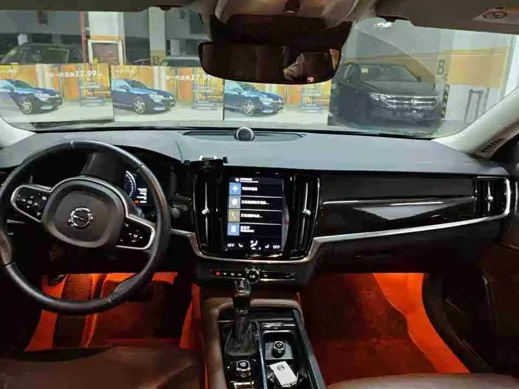 Volvo S90 T4 Smart Vision