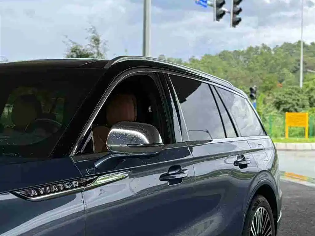 Aviator 3.0 T V6 4 WD President