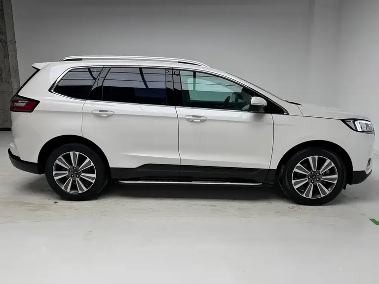 Ford Edge PLUS EcoBoost 245 2 WD Platinum Sharp 5-seat