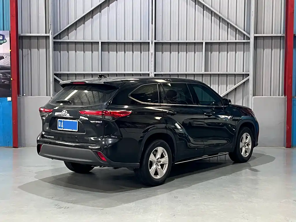 Highlander 汉兰达 2023款 2.5 L智能电混双擎两驱精英版 7座