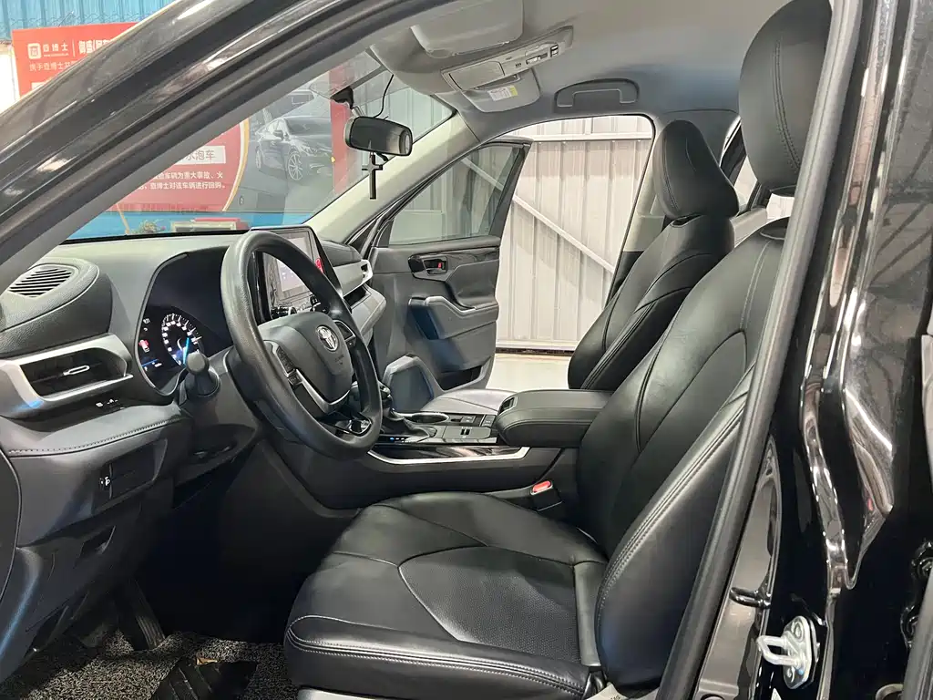 Highlander 汉兰达 2023款 2.5 L智能电混双擎两驱精英版 7座