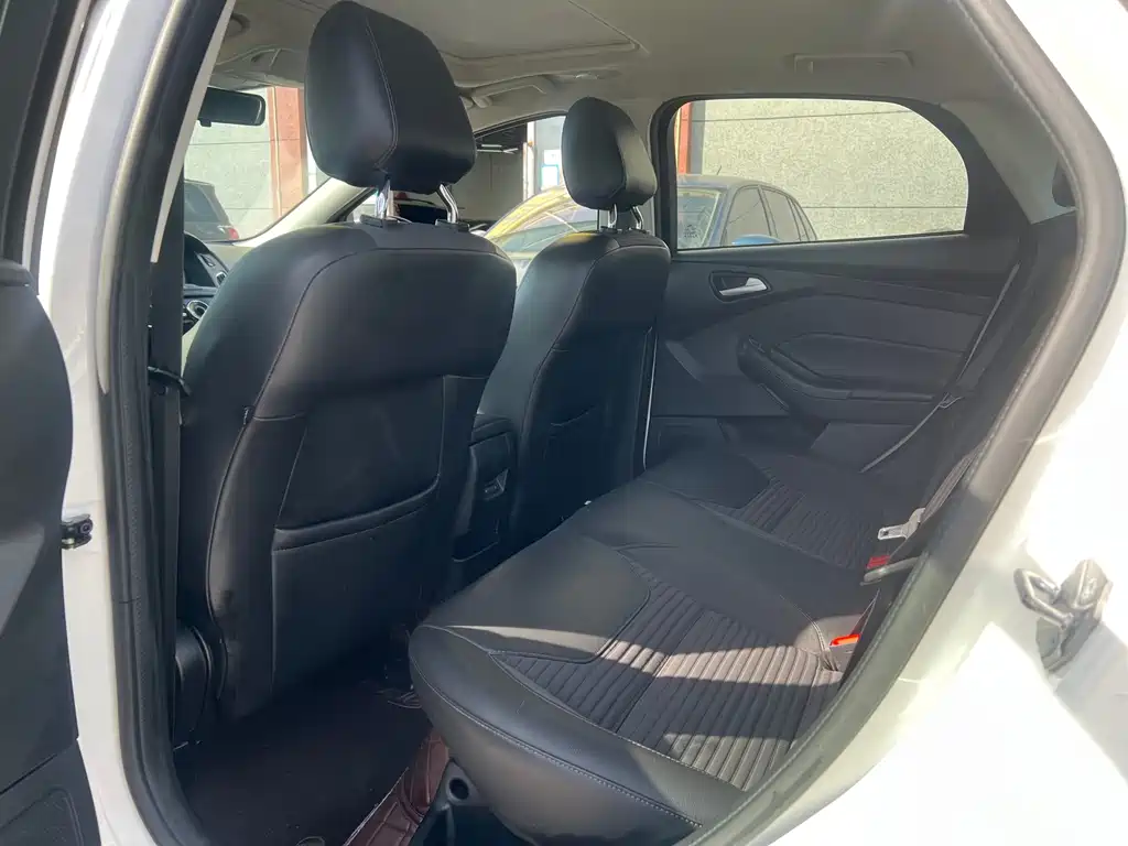 Focus Sedan 1.6 L Auto Style Smart Travel