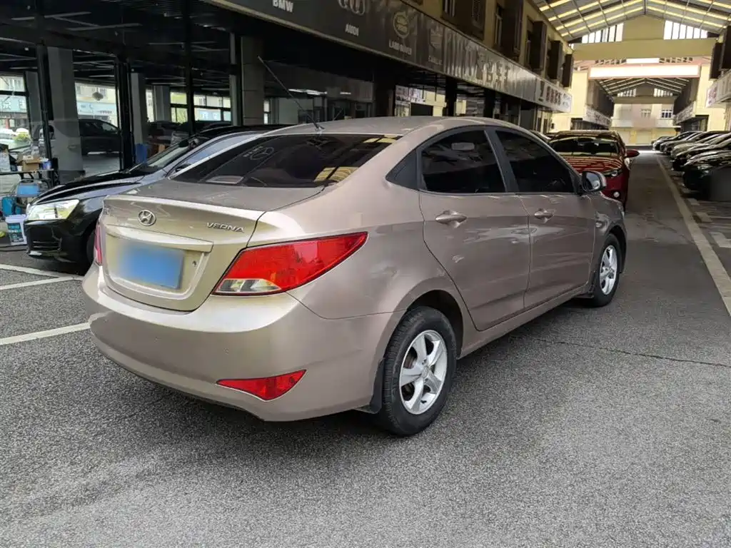 Accent 1.4 L Auto Intelligent GLS
