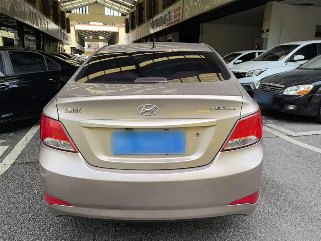 Accent 1.4 L Auto Intelligent GLS
