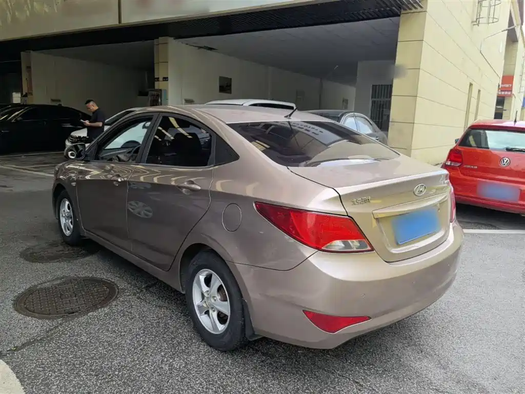 Accent 1.4 L Auto Intelligent GLS