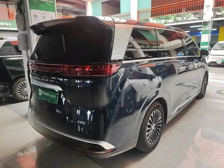 Denza D9 DM-i 970 4 WD Honored