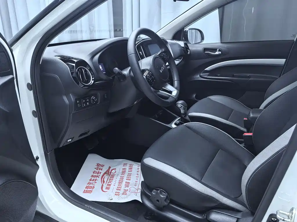 Stonic 1.4 L CVT Fun Enjoyment Sunroof