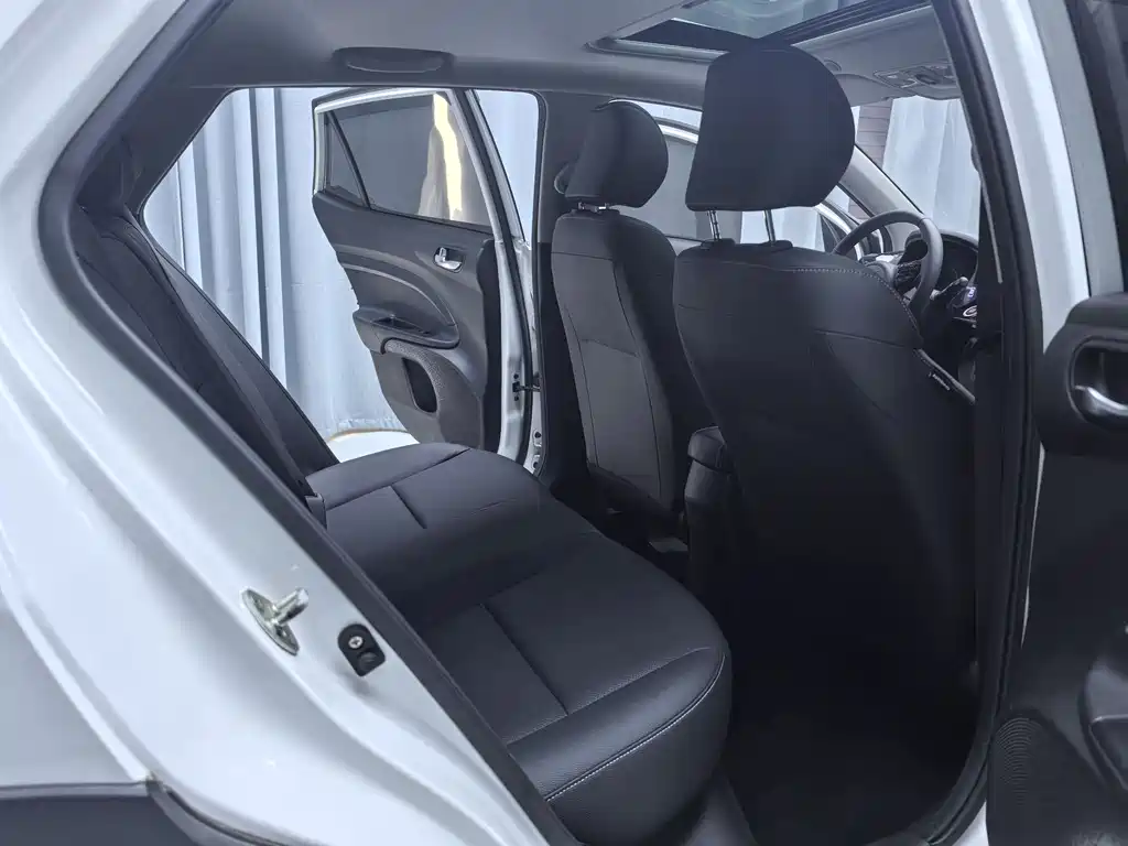 Stonic 1.4 L CVT Fun Enjoyment Sunroof