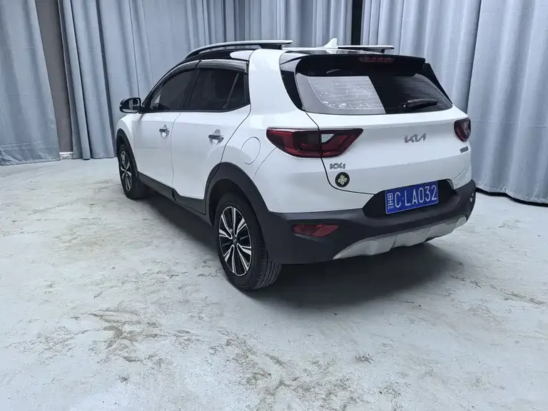 Kia Stonic 1.4 L CVT Fun Enjoyment Sunroof