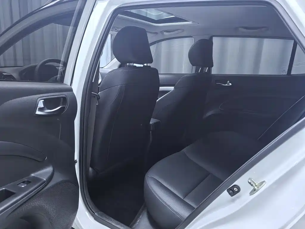 Stonic 1.4 L CVT Fun Enjoyment Sunroof