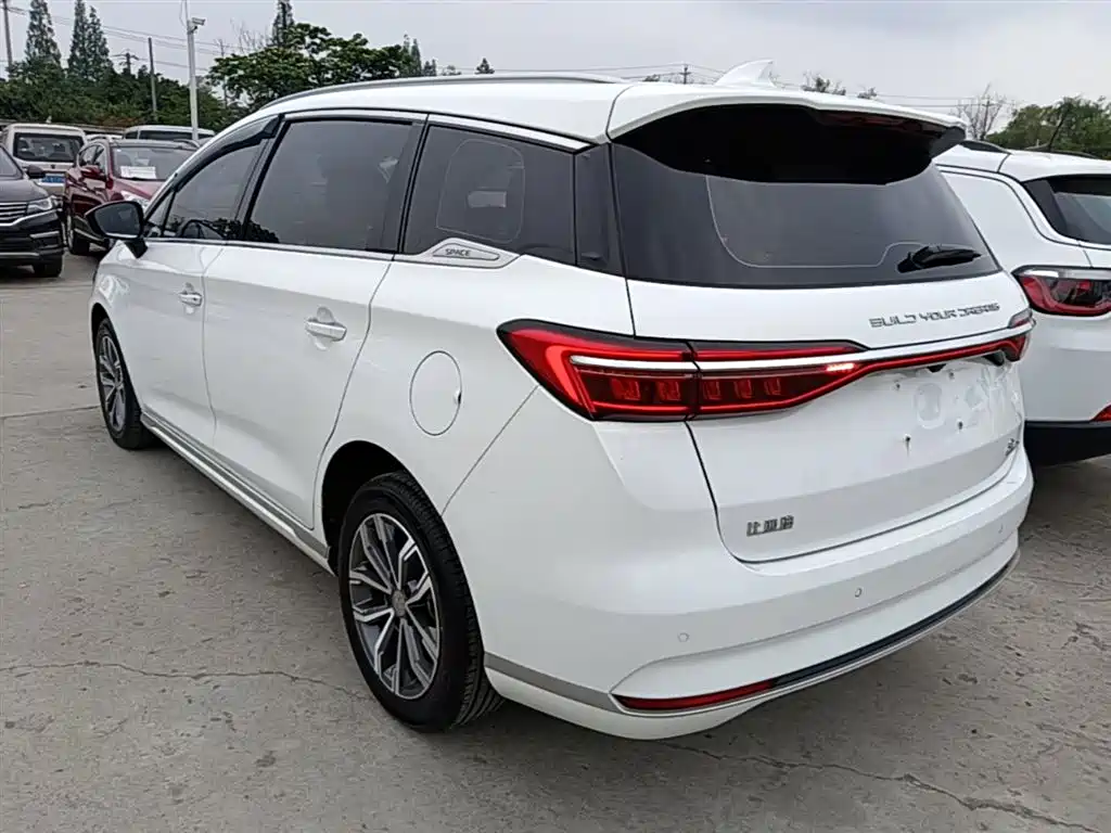 Song MAX Upgraded 1.5 T Auto Flagship 7-seat