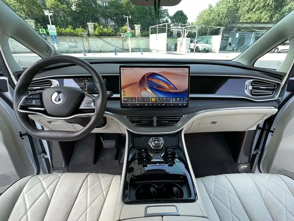 Denza D9 DM-i 980 4 WD Flagship