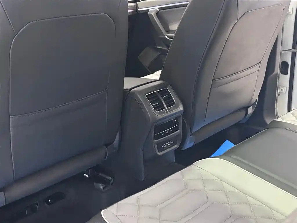 Tayron 300 TSI 2 WD Luxury Plus Advanced