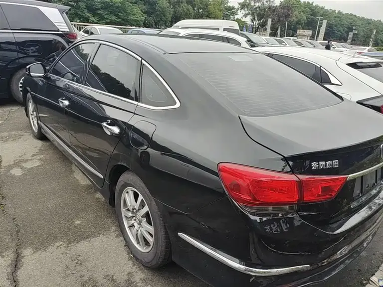 Honda Spirior 2.0 L Distinguished