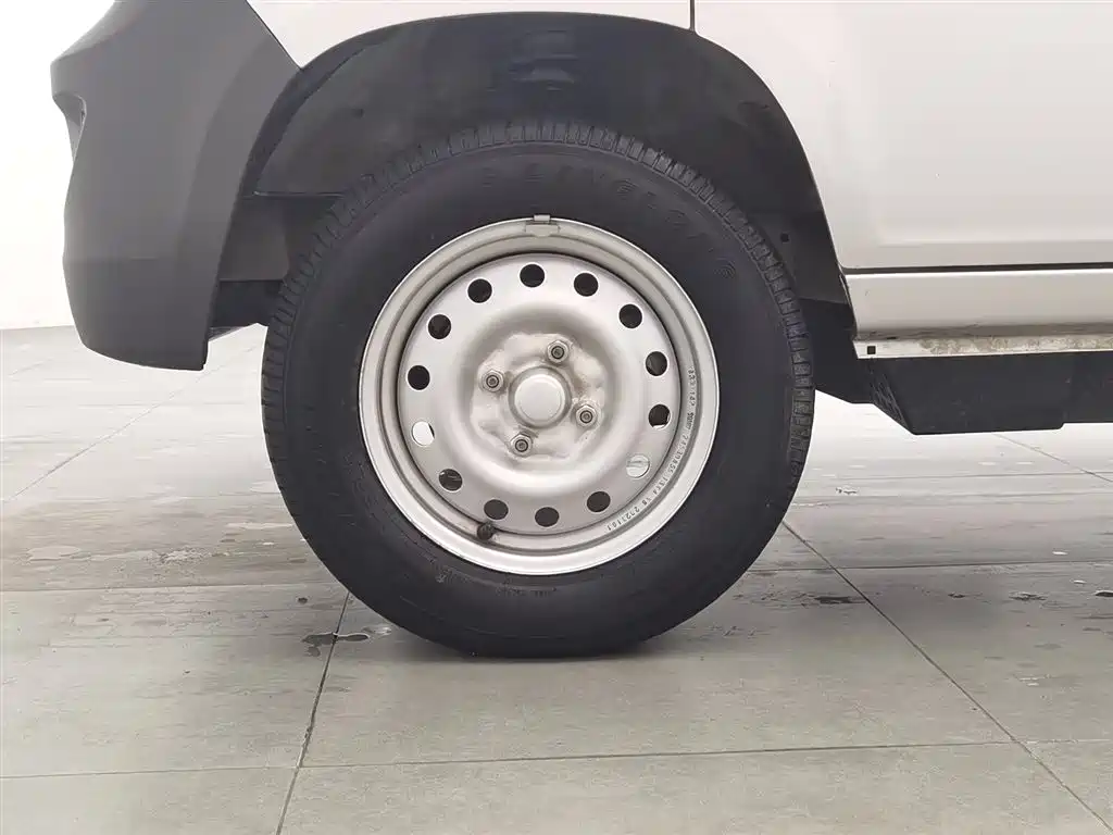 Wuling Zhiguang 1.5 L Utility 5 7-seat