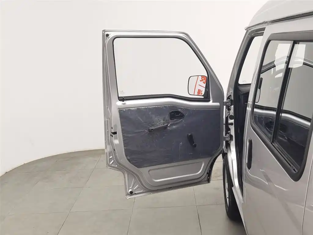 Wuling Zhiguang 1.5 L Utility 5 7-seat