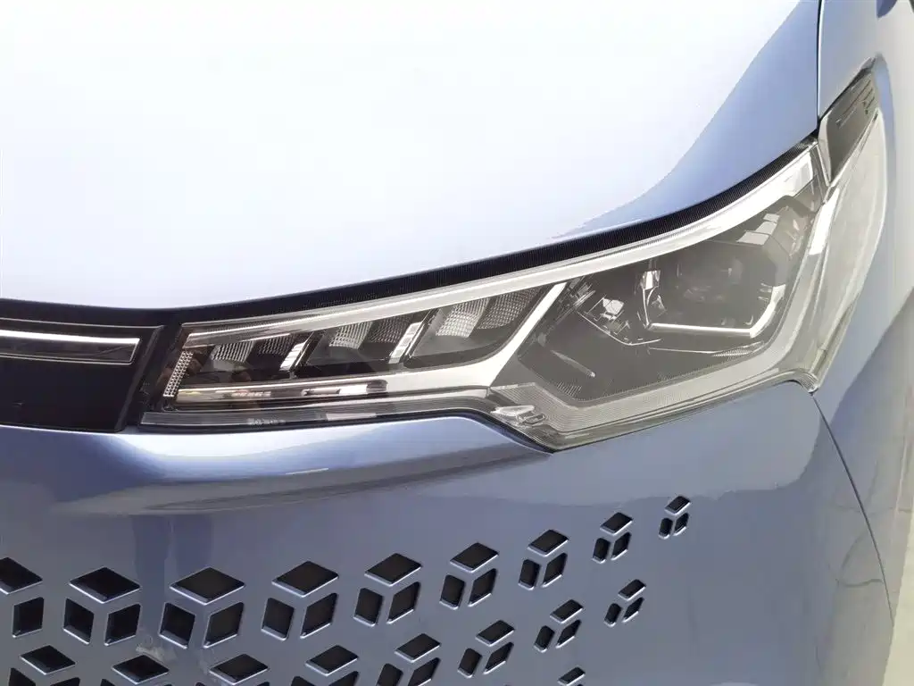 Xintu V70 新途V70 2025款 2.0 T 自动短轴低顶豪华版 7座