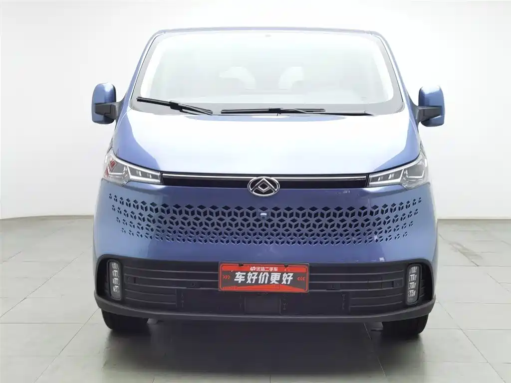Xintu V70 新途V70 2025款 2.0 T 自动短轴低顶豪华版 7座