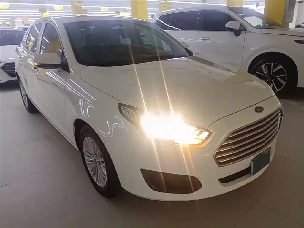 Escort Facelift 1.5 L Manual Comfort