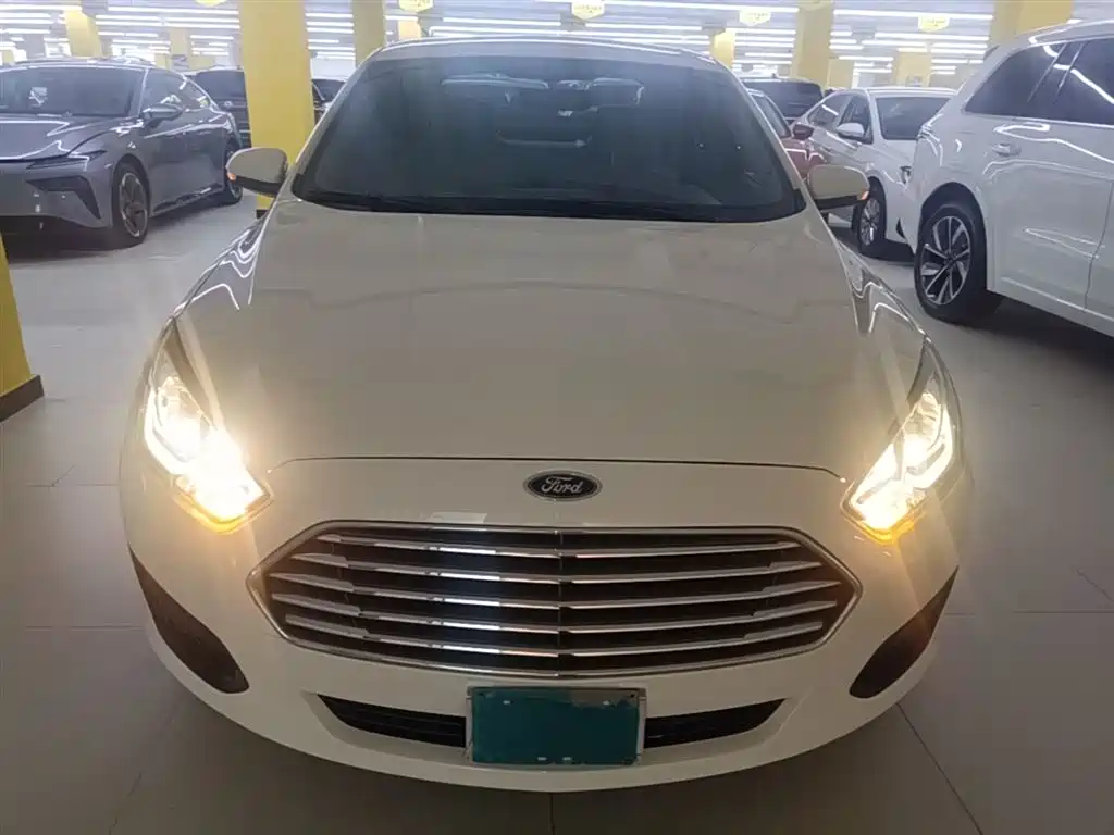 Escort Facelift 1.5 L Manual Comfort