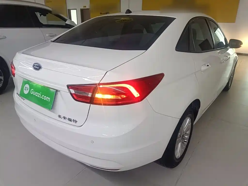 Escort Facelift 1.5 L Manual Comfort
