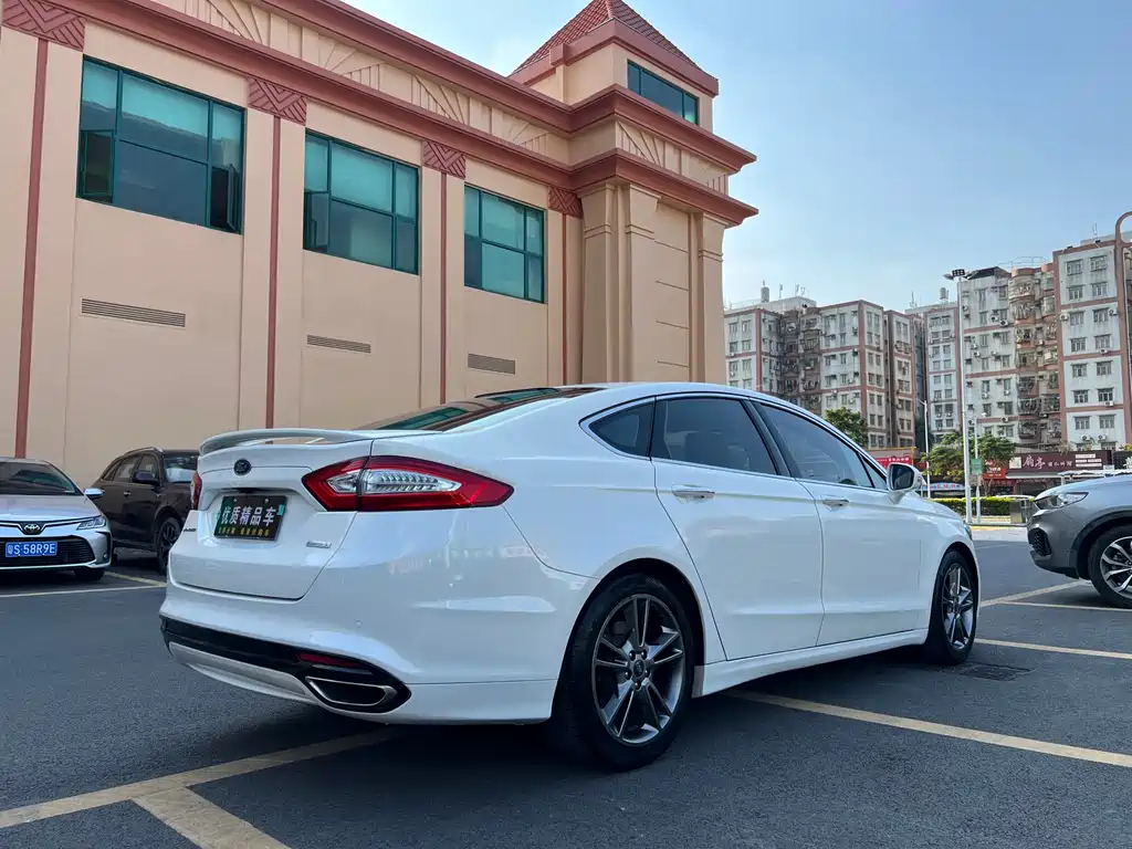 Mondeo 2.0 L GTDi240 Luxury Sport