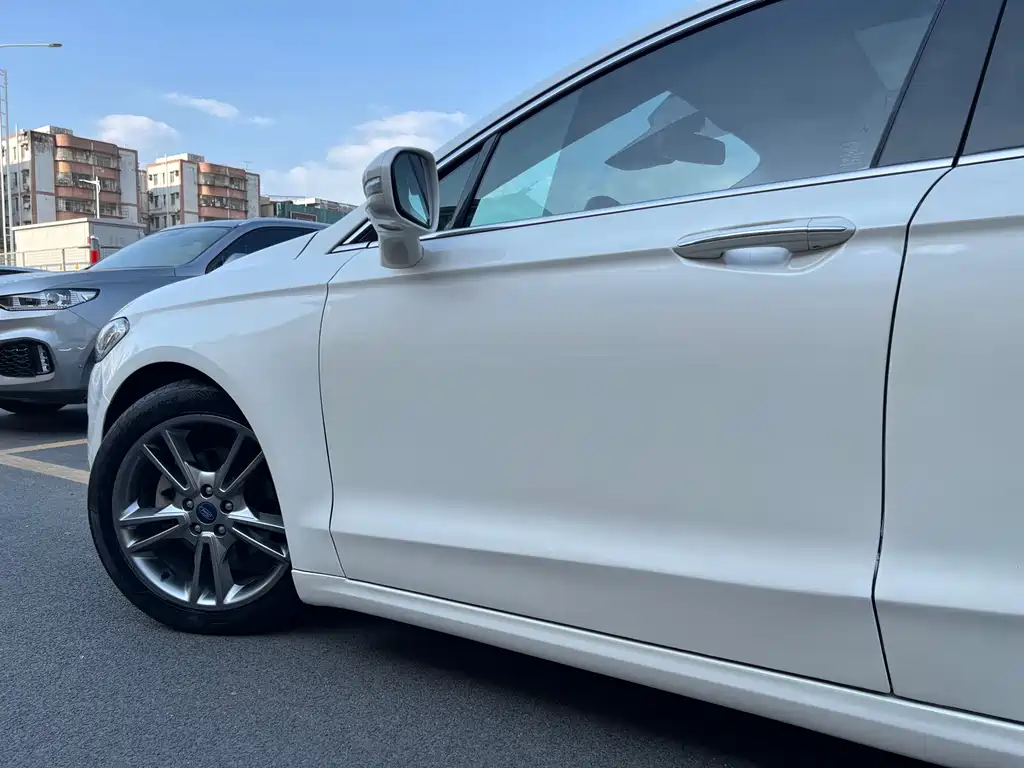 Mondeo 2.0 L GTDi240 Luxury Sport