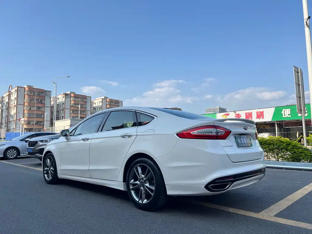 Mondeo 2.0 L GTDi240 Luxury Sport