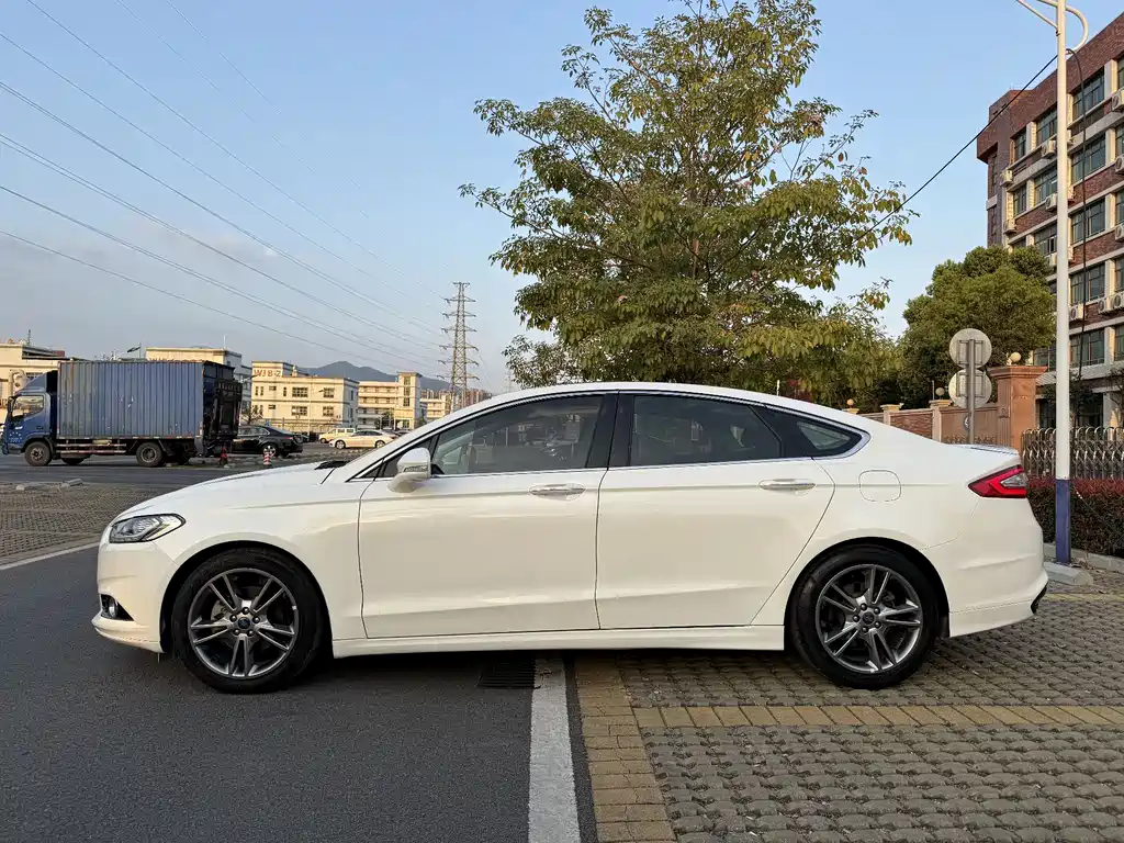 Mondeo 2.0 L GTDi240 Luxury Sport