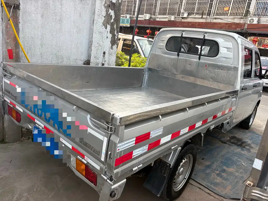 Wuling Rongguang New Truck 五菱荣光新卡 2023款 2.0 L双排基本型LJM20 B