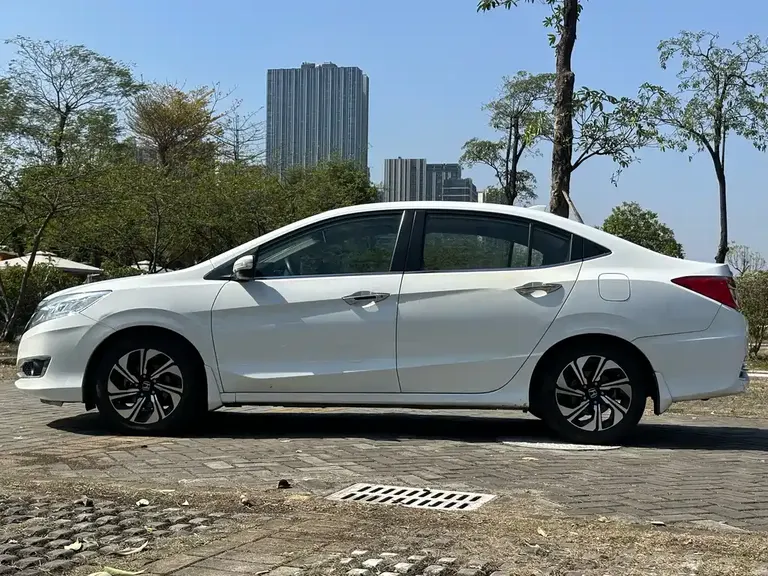 Honda Crider 1.8 L CVT Luxury