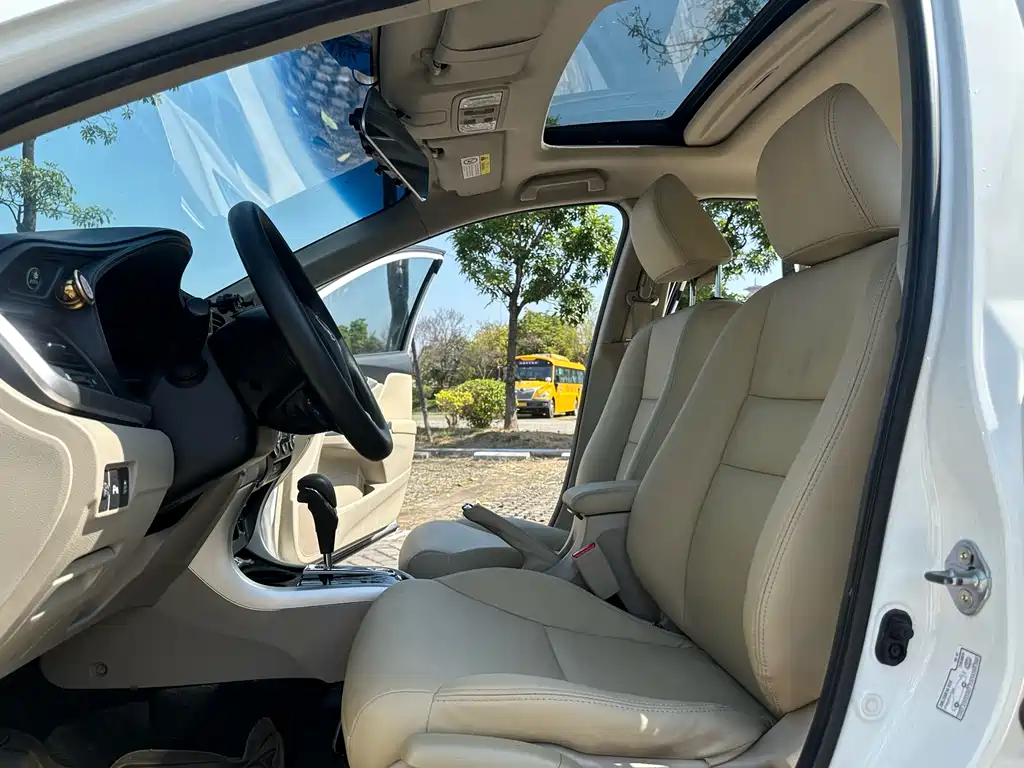 Crider 1.8 L CVT Luxury