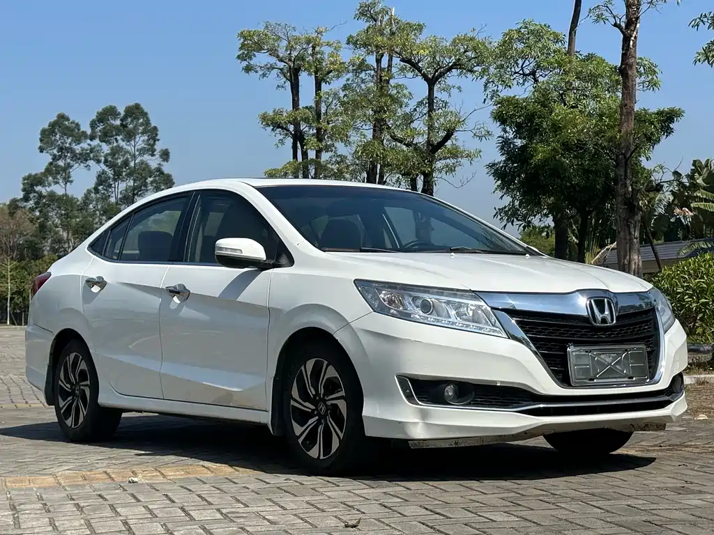 Crider 1.8 L CVT Luxury