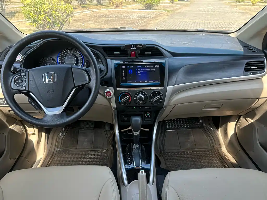 Crider 1.8 L CVT Luxury
