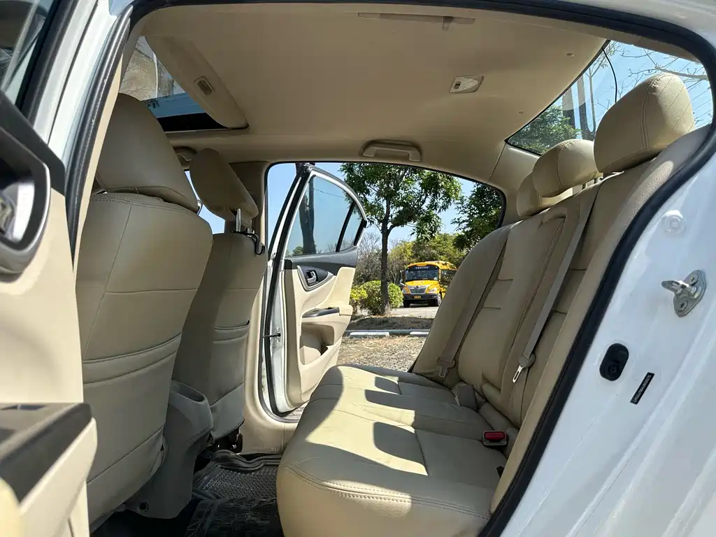 Crider 1.8 L CVT Luxury