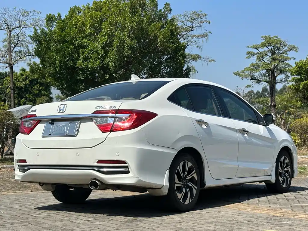 Crider 1.8 L CVT Luxury