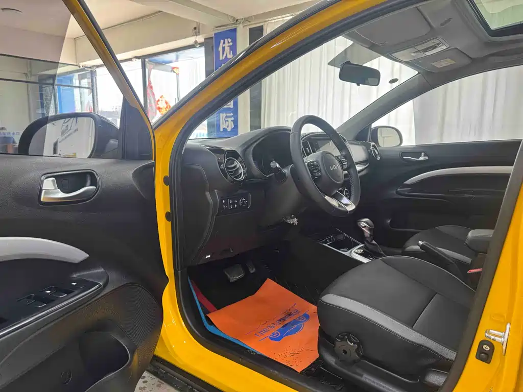 Stonic 1.4 L CVT Fun Enjoyment Sunroof
